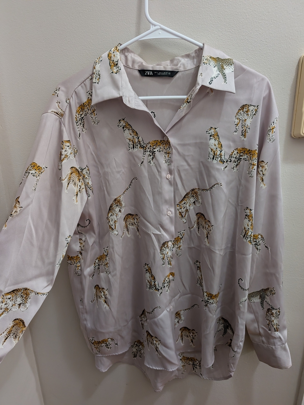 Zara Leopard Print Button Down Size Medium